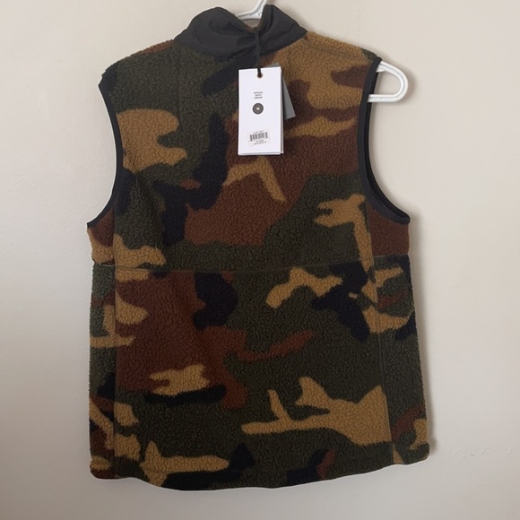 Herschel Camo Sherpa Vest Size M - Picture 5 of 6